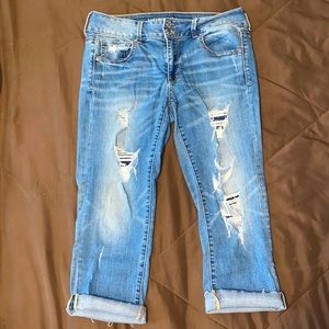American Eagle distressed capris